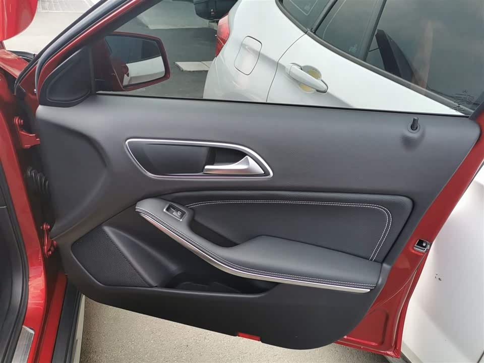 Mercedes-Benz GLA Mercedes-Benz GLA