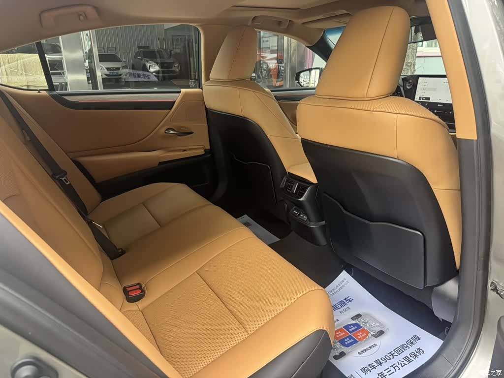 Lexus ES, 2025 8