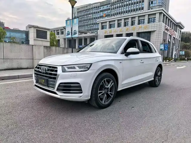 Audi Q5L 2021 — купить из Китая под заказ