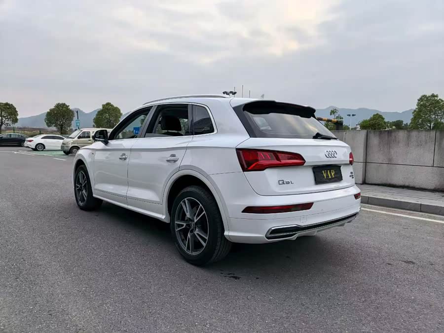 Audi Q5L 2021, фото 12