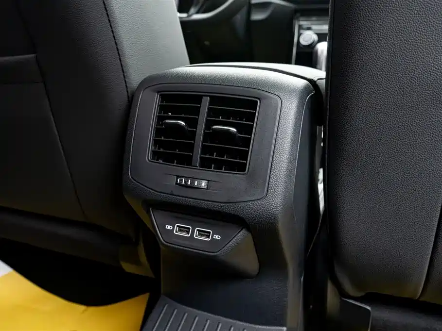 Volkswagen T-ROC exploring Songs