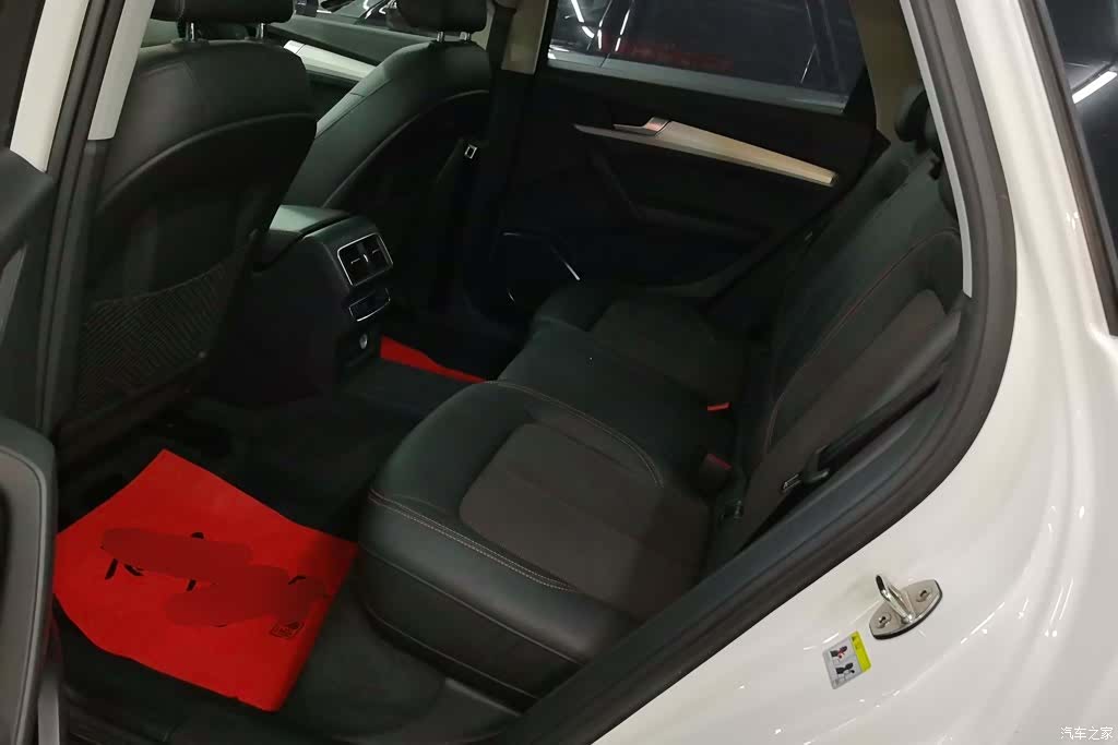 Audi Q5L, 2018 11