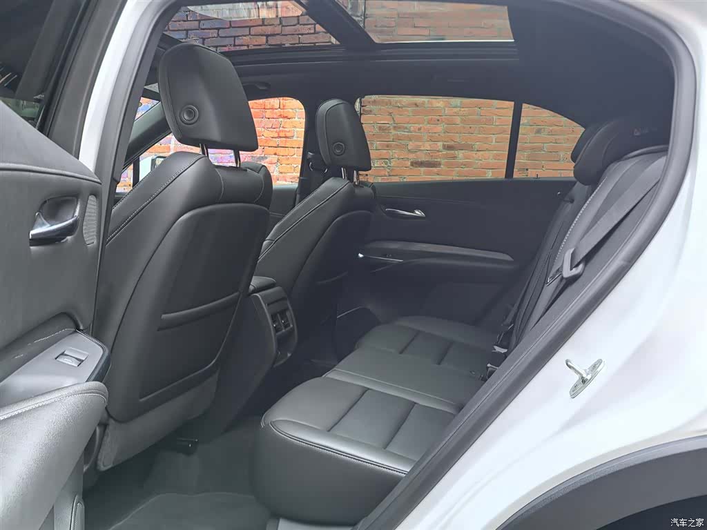 Cadillac XT4, 2025 12