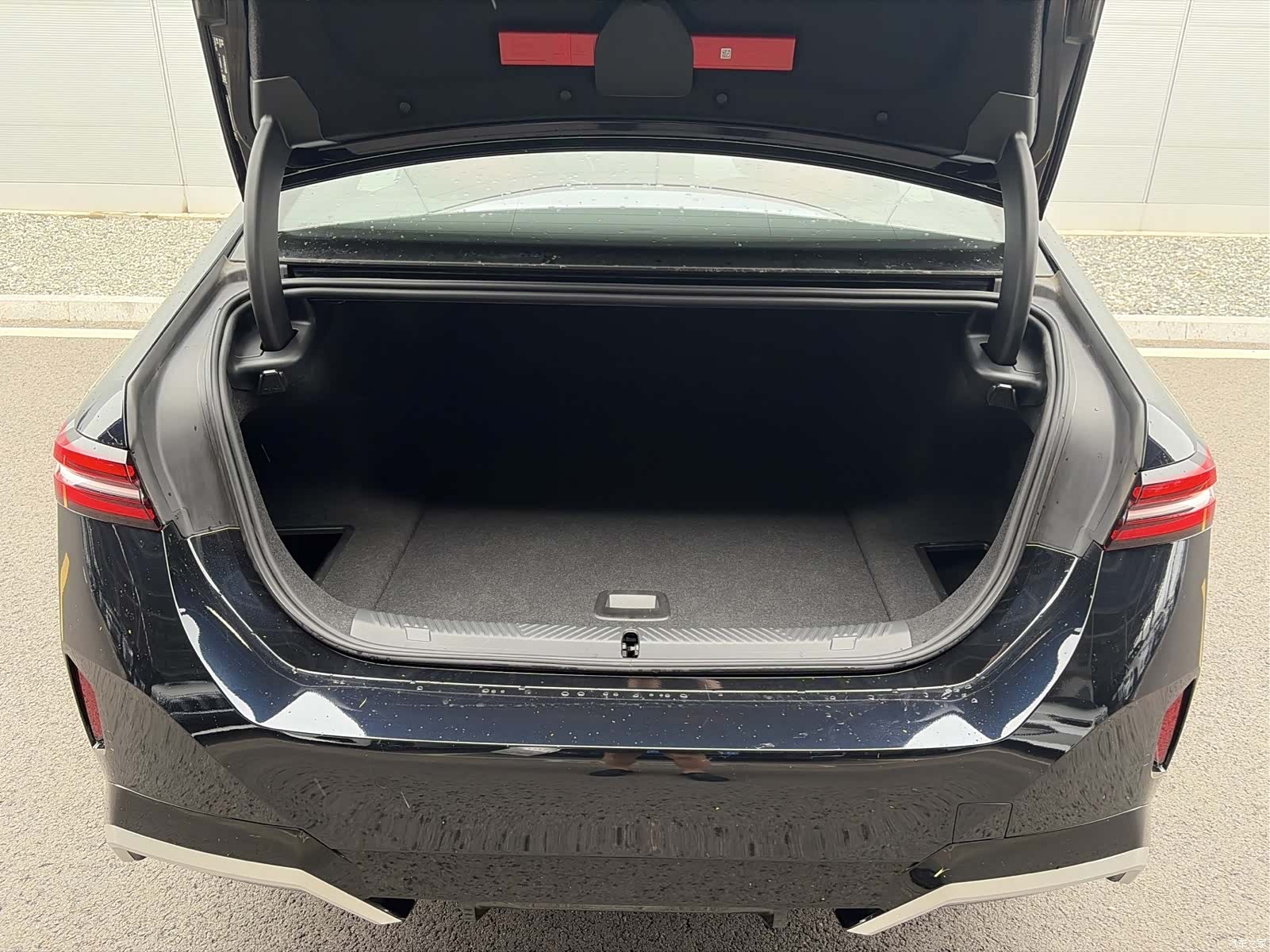 BMW i5, 2025 12