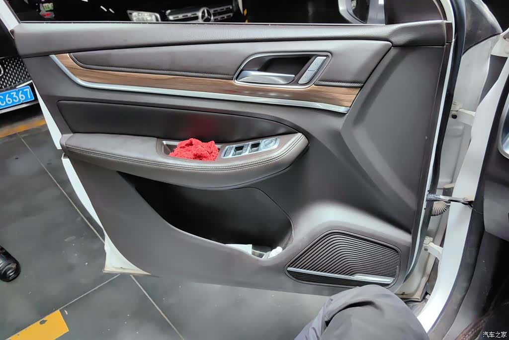 Roewe RX8, 2018 7