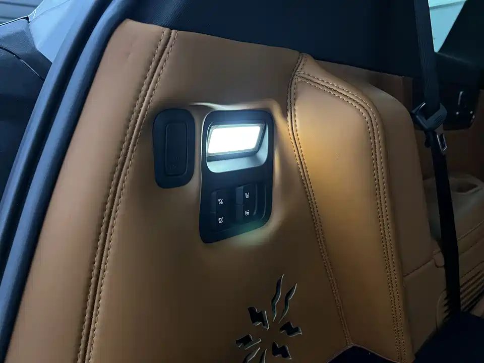 AITO Ask the world M9