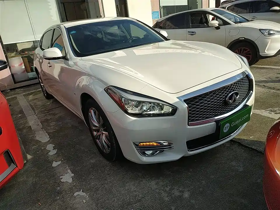 Infiniti Q70