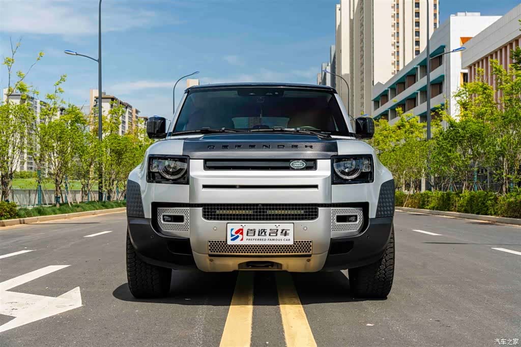 Land Rover Defender, 2021 3