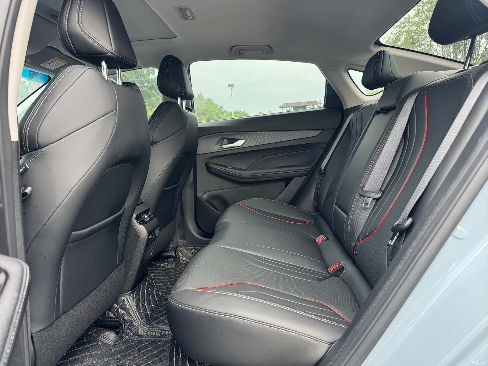 Geely Binray, 2025 14