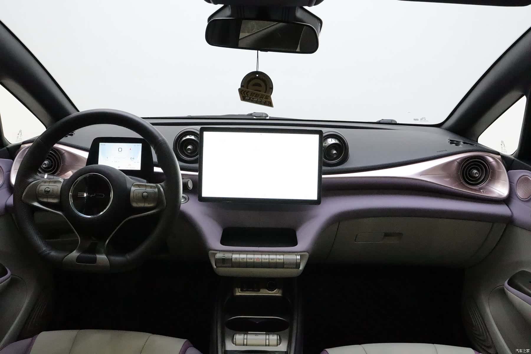 BYD Dolphin, 2022 19