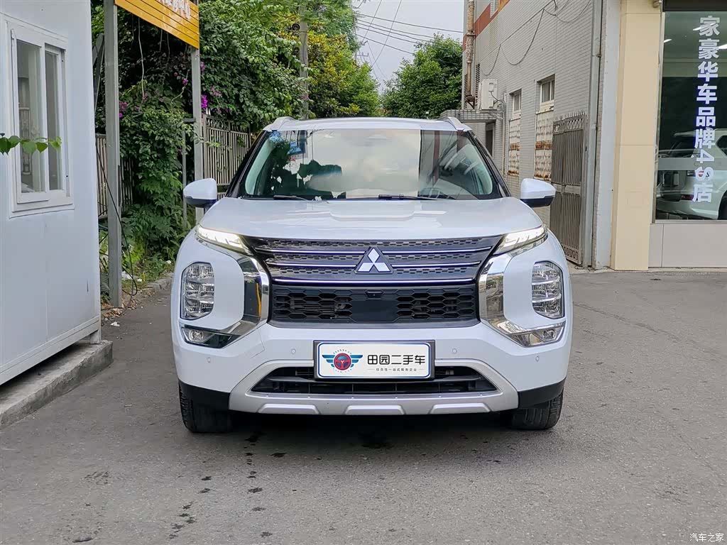 Mitsubishi Outlander, 2023 2