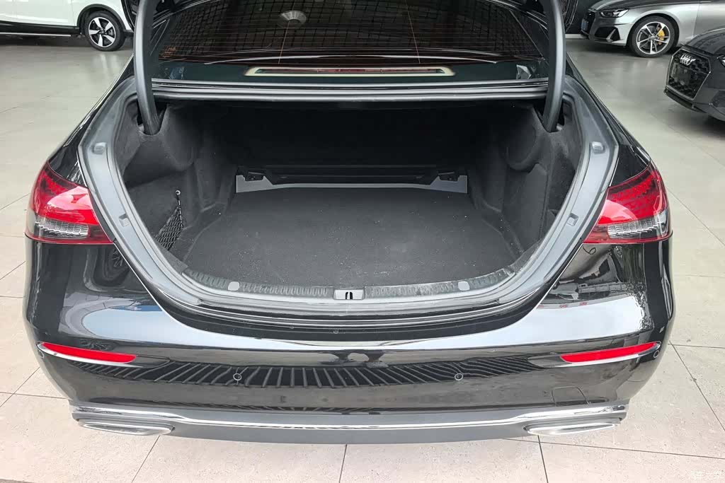 Mercedes-Benz E-Class, 2023 4