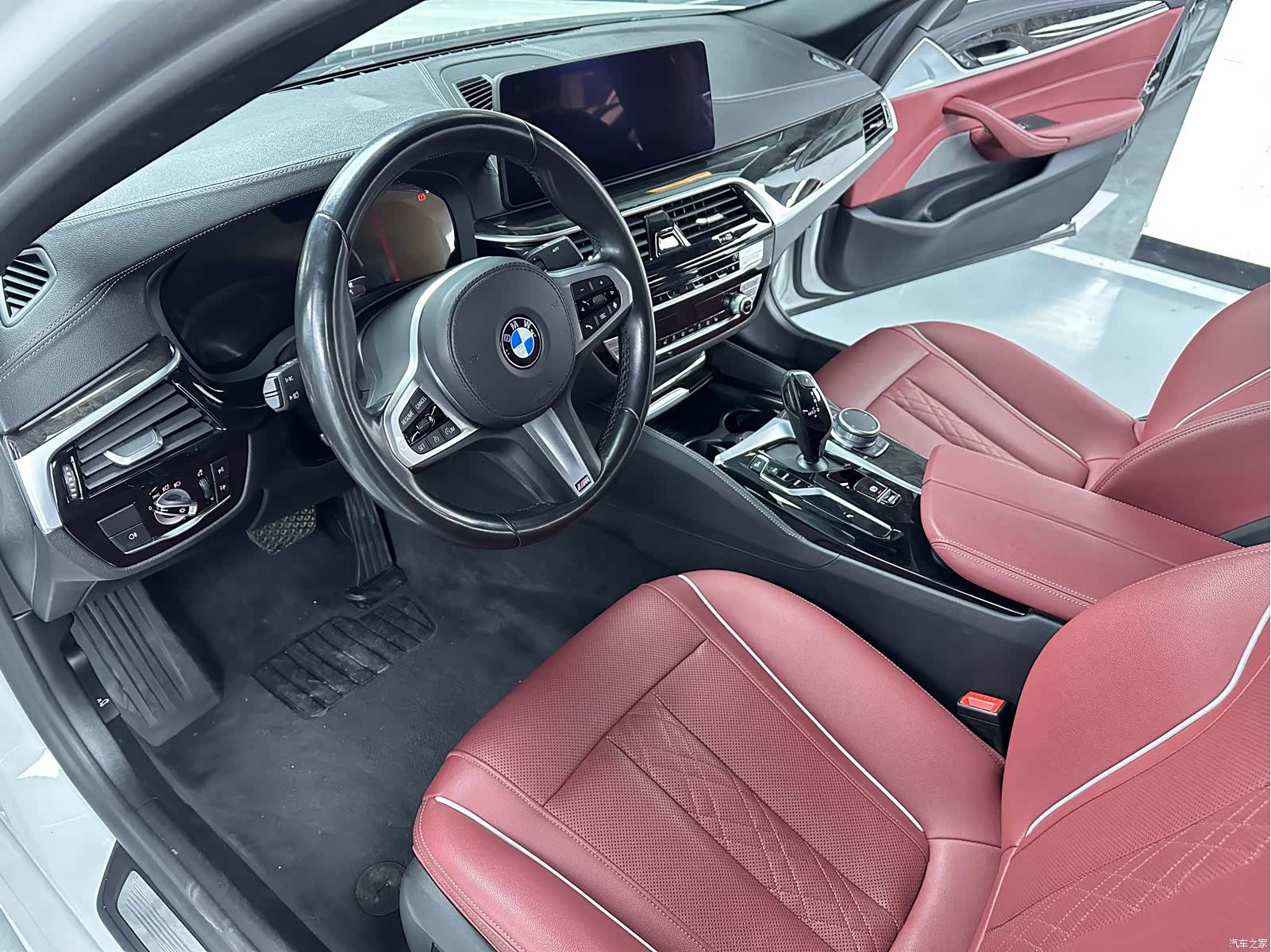 BMW 5 Series, 2021 все фото