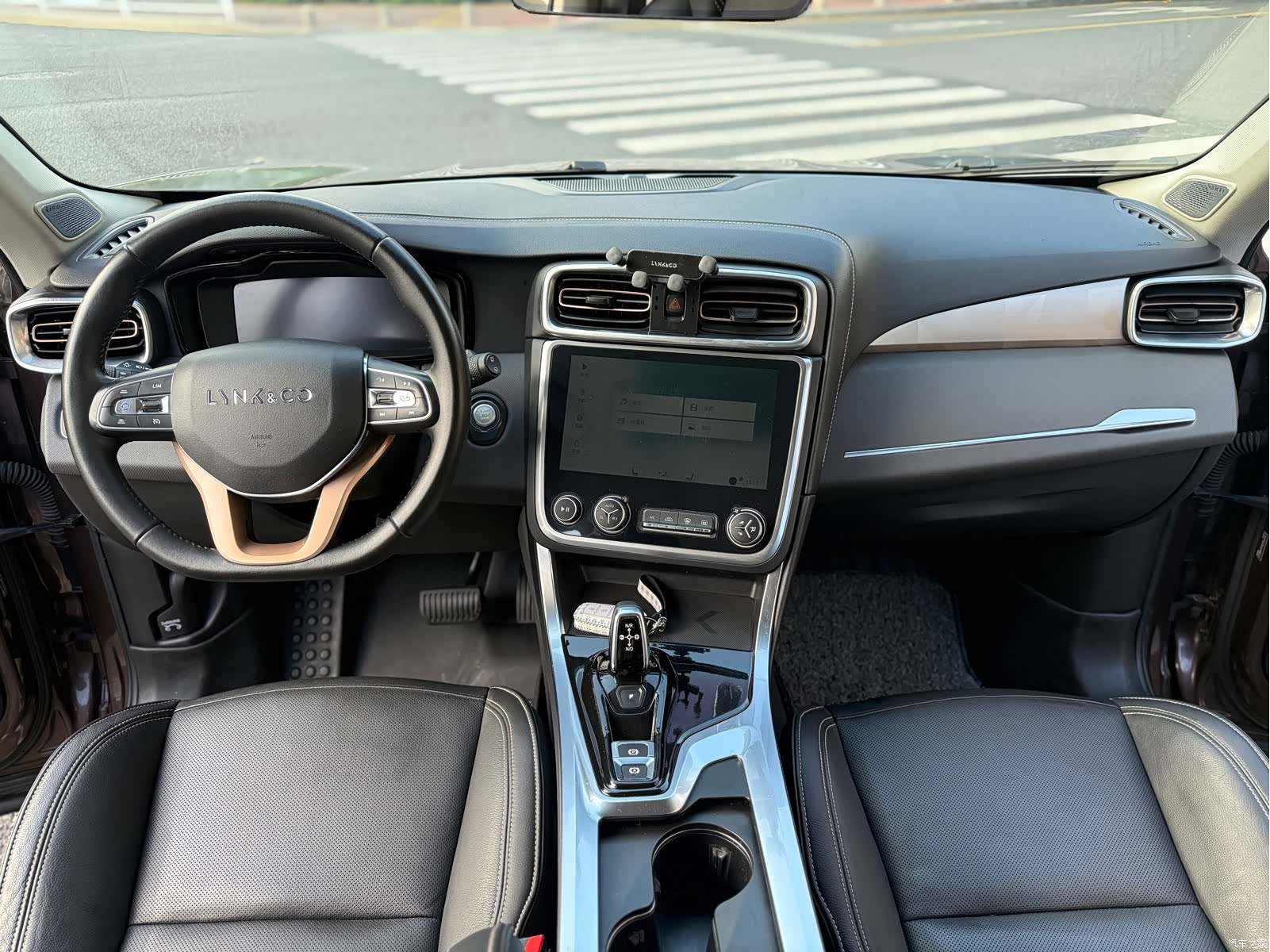Lynk & Co 01, 2019 все фото