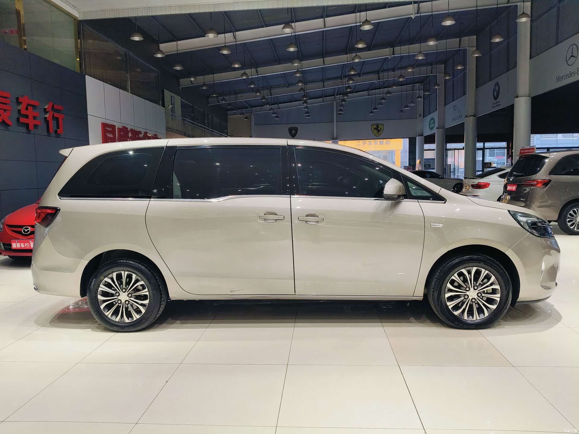 Buick GL8, 2022 4