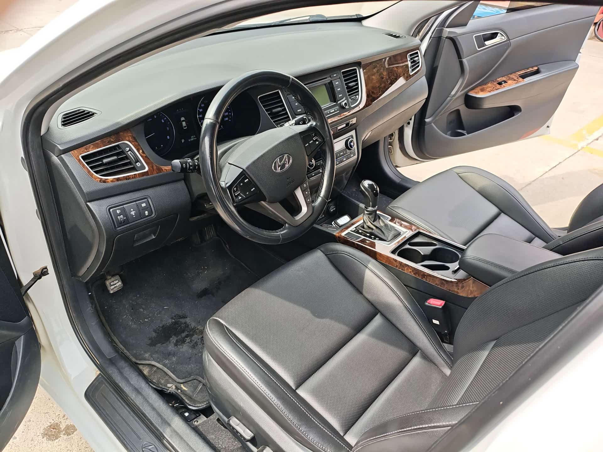Hyundai DLX, 2015 7