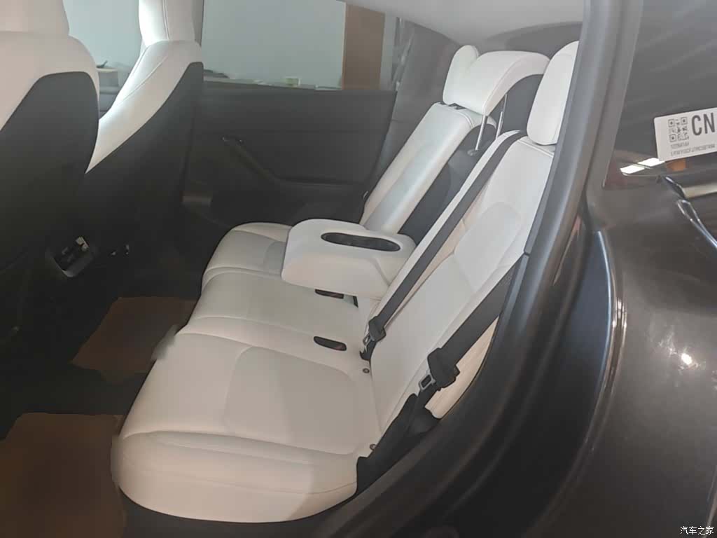 Tesla Model Y, 2024 17