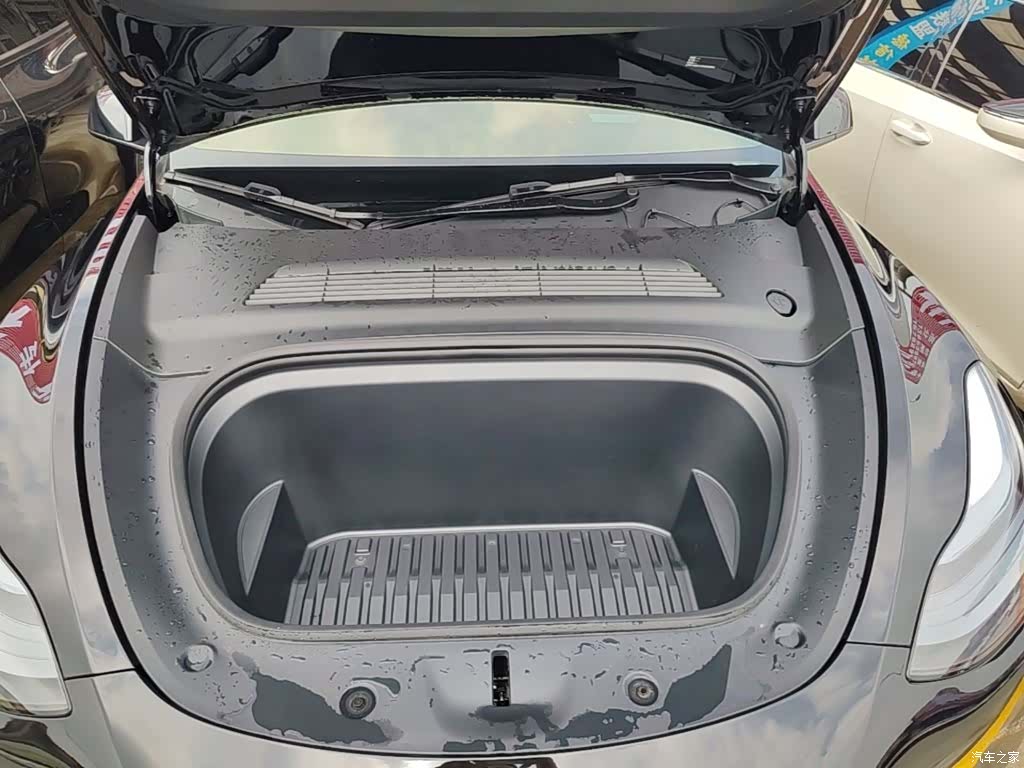 Tesla Model Y, 2024 20