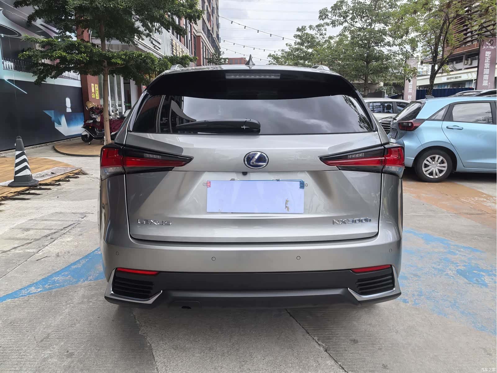 Lexus NX, 2021 11