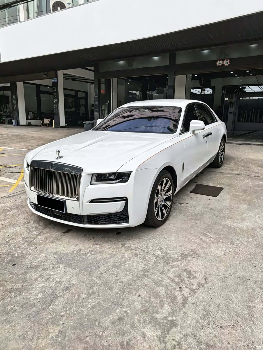 Rolls-Royce Ghost, 2023 1