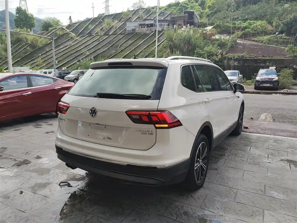 Volkswagen Tiguan L