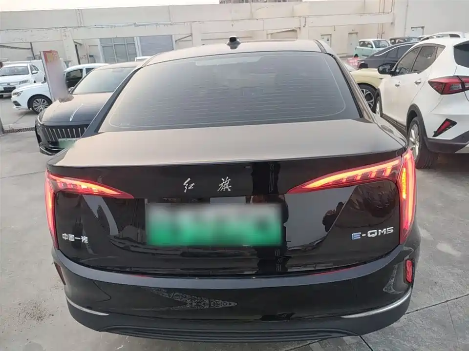 Hongqi E-QM5