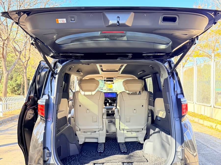 Toyota Alphard 2025, фото 12