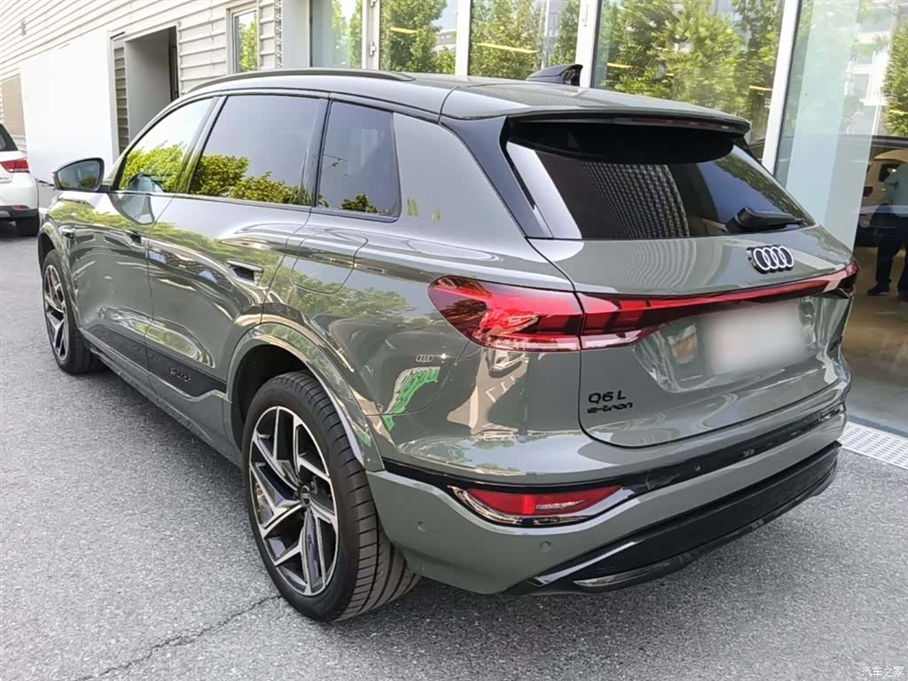 Audi e-tron, 2025 все фото