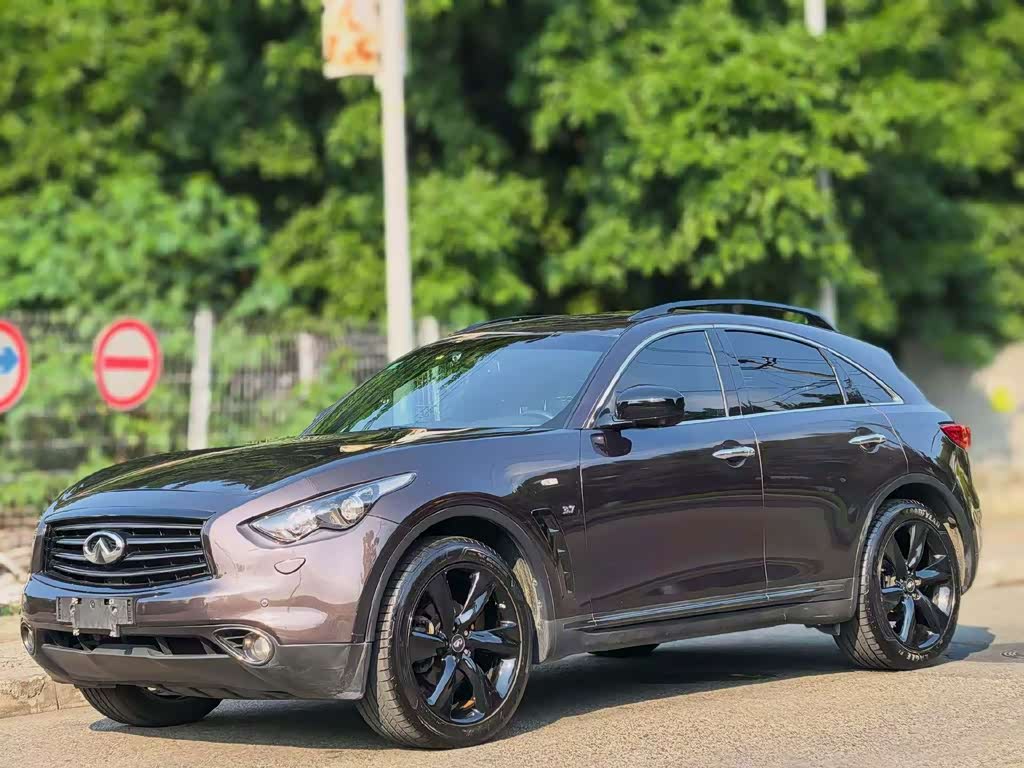 Infiniti QX70