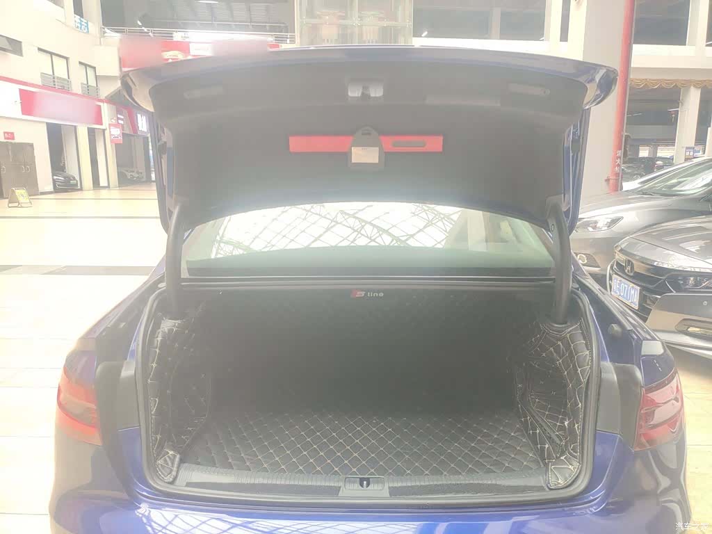 Audi A4L, 2018 15
