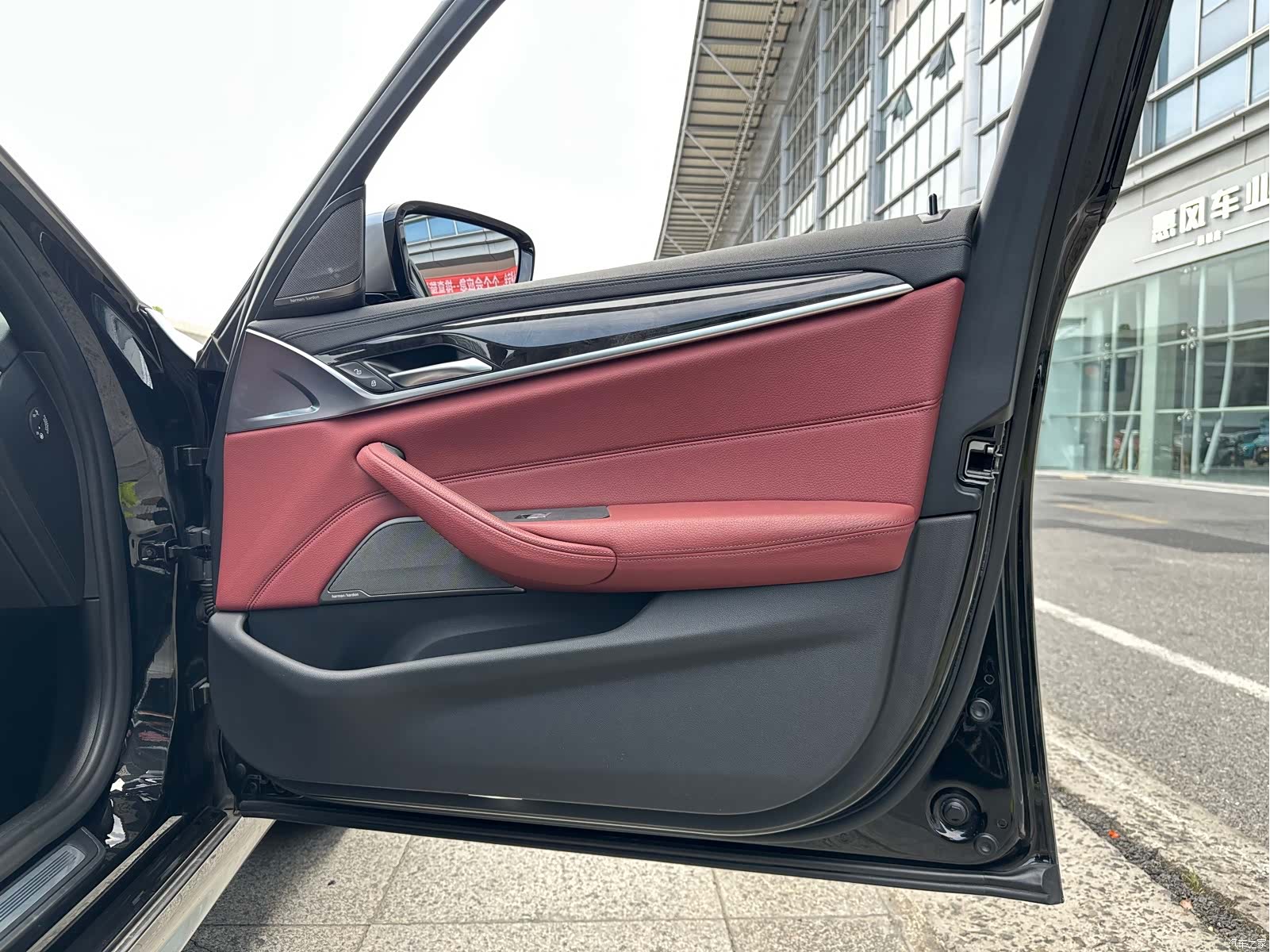 BMW 5 Series, 2019 28