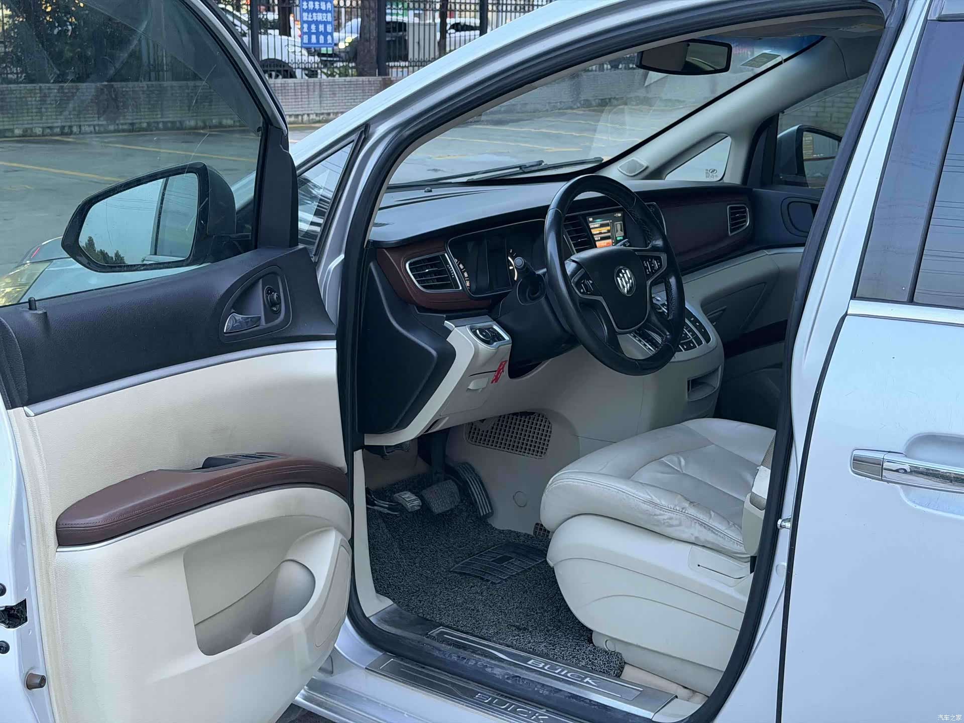 Buick GL8, 2017 4