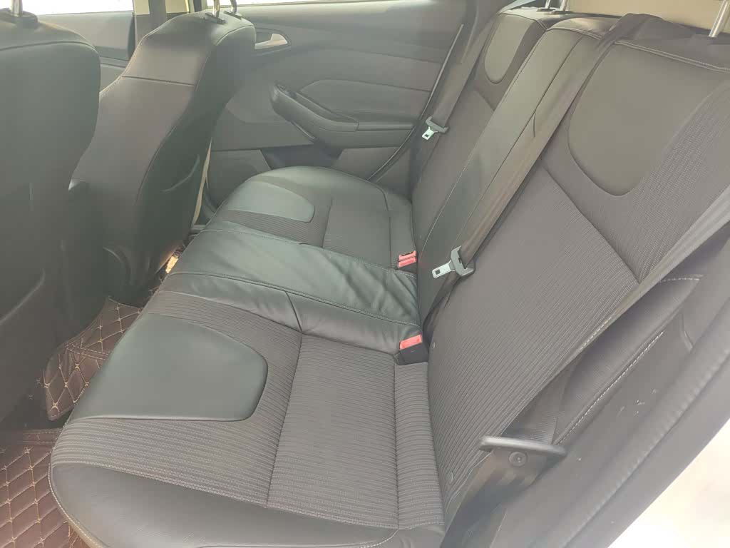 Ford Focus, 2015 13