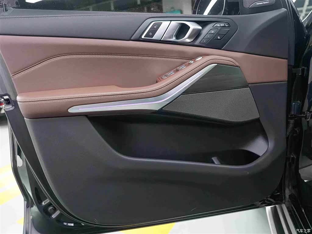 BMW X7, 2023 9