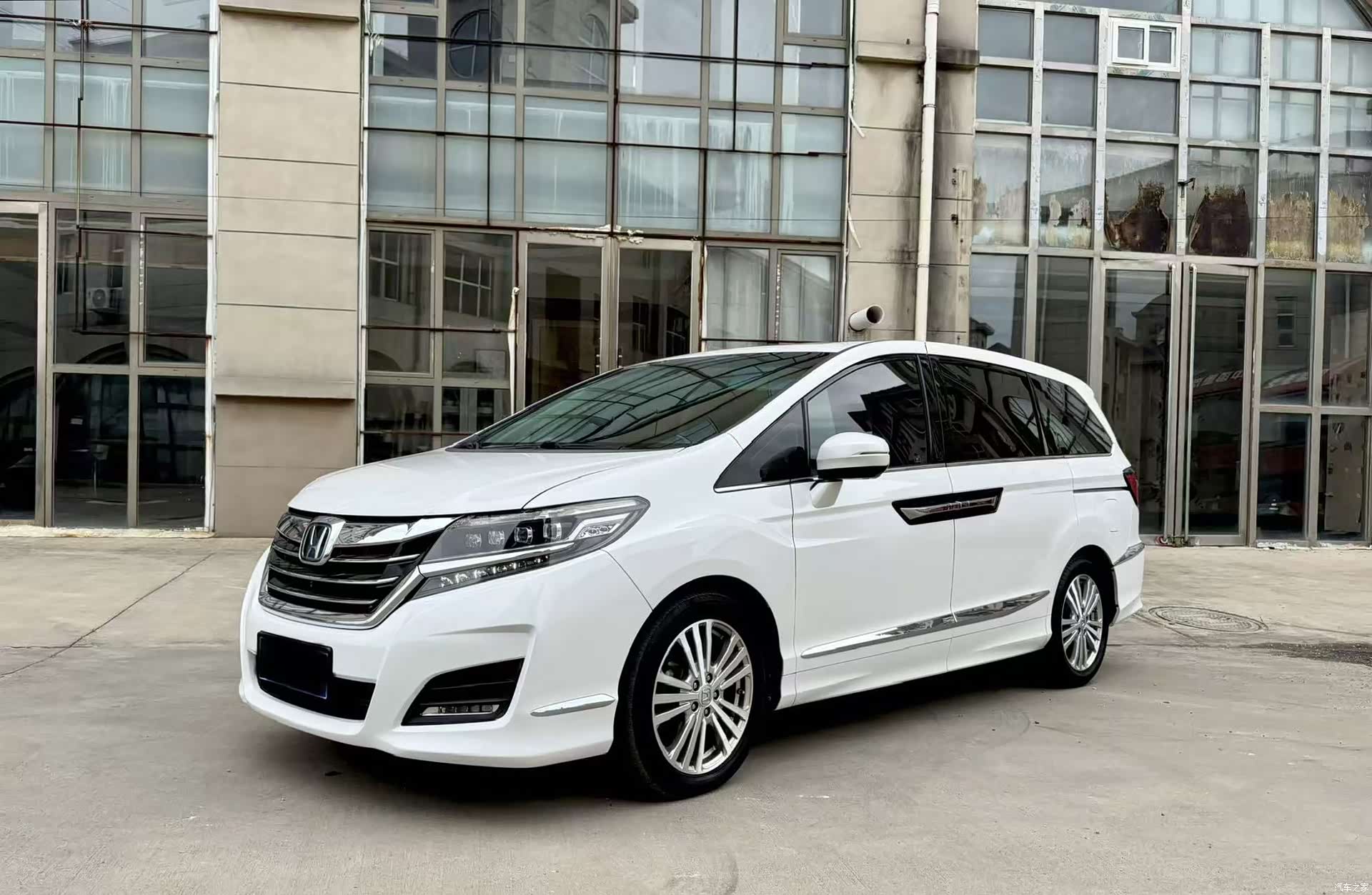 Honda Elysion, 2016 1