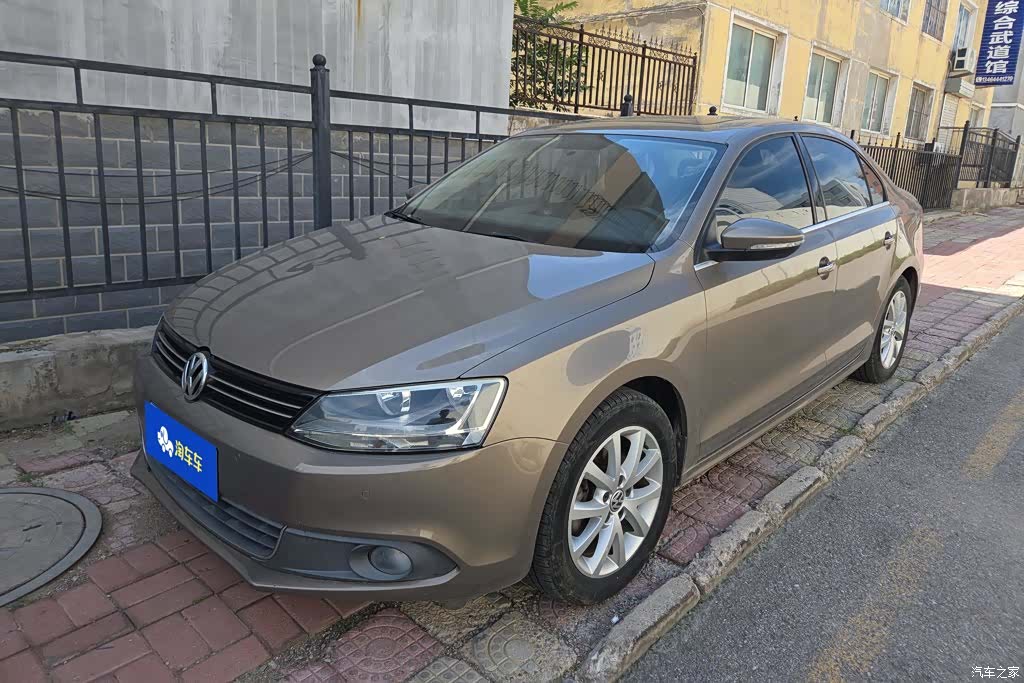 Volkswagen Sagitar, 2012 1