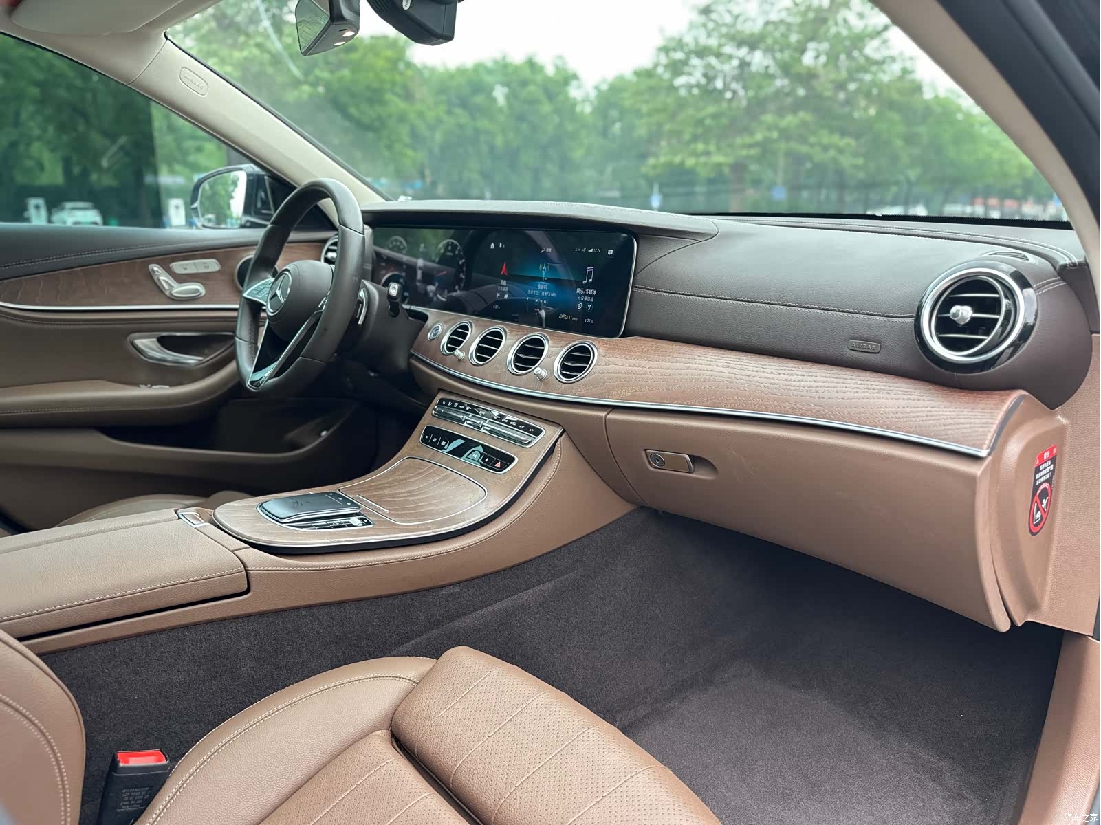 Mercedes-Benz E-Class, 2022 39