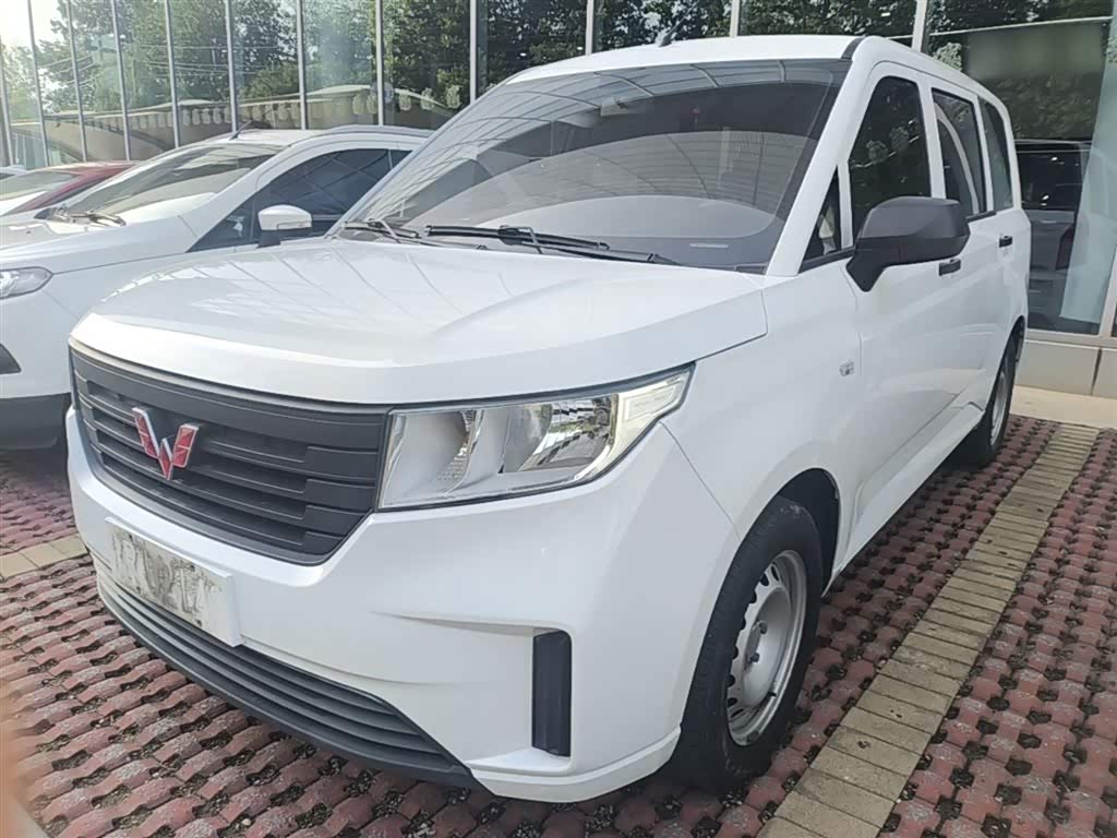 Wuling PLUS
