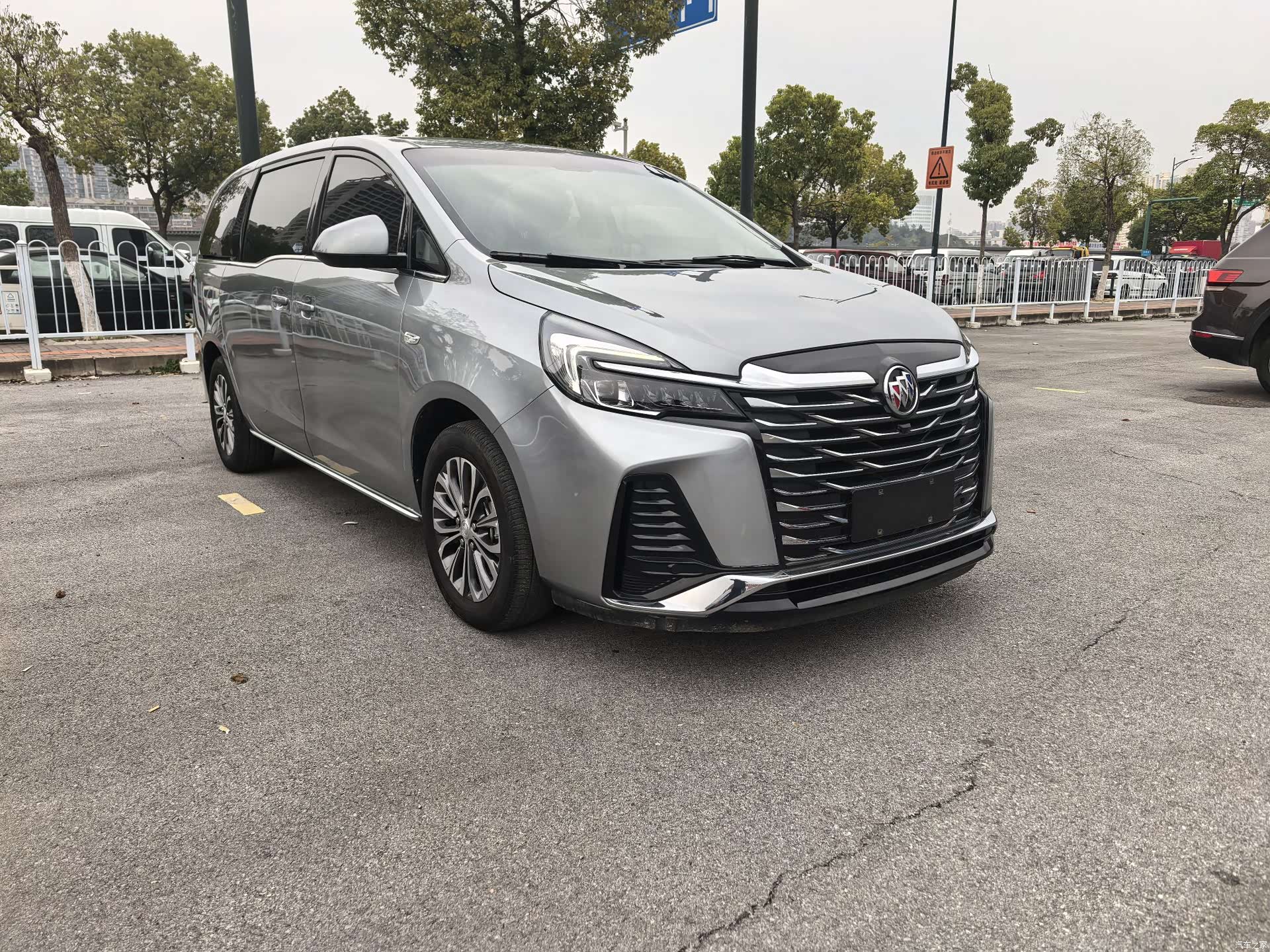 Buick GL8, 2023 3