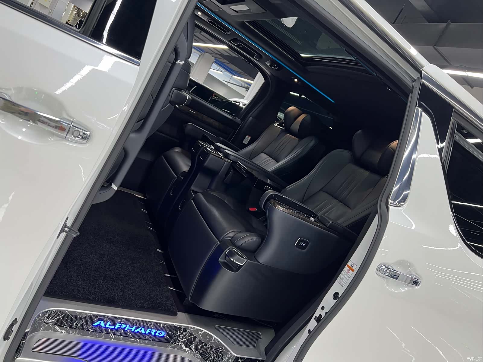 Toyota Alphard, 2018 11