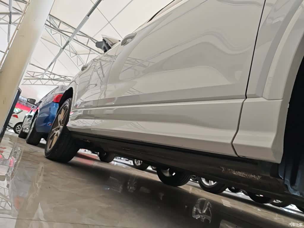 Audi Q2L, 2024 19