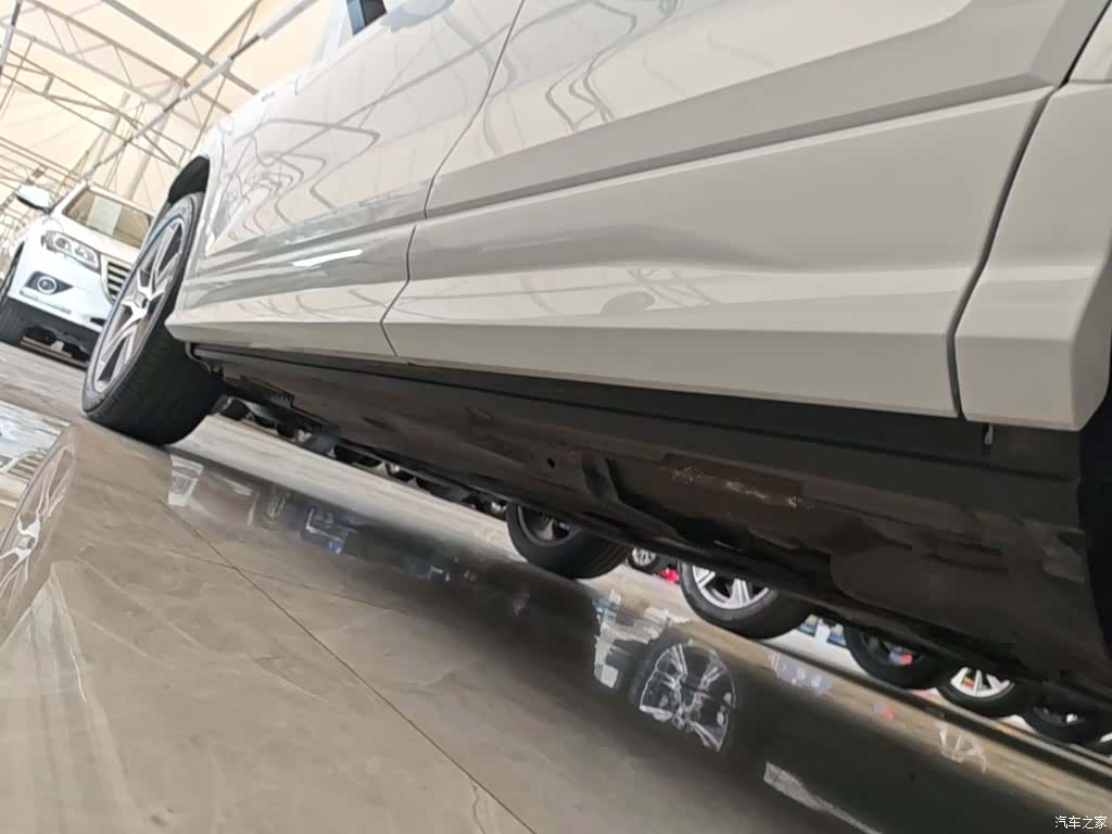 Audi Q2L, 2024 21
