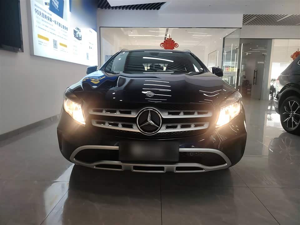 Mercedes-Benz GLA Mercedes-Benz GLA