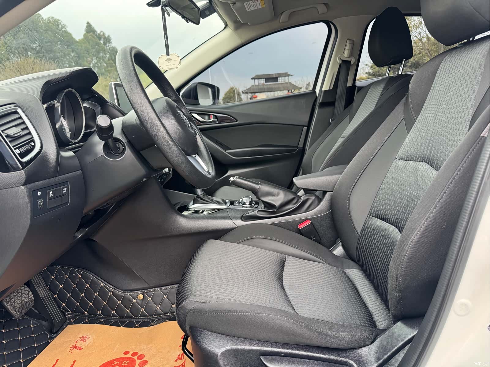 Mazda Mazda3, 2015 13
