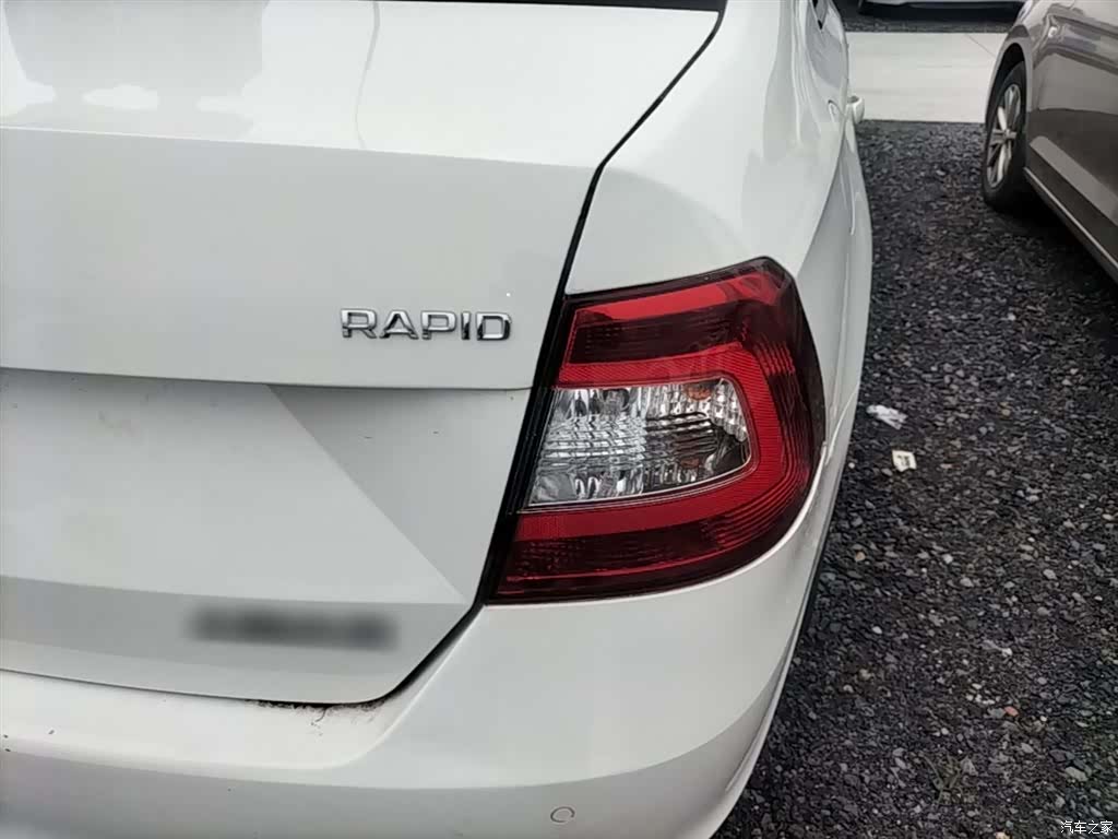 Skoda Rapid, 2017 8