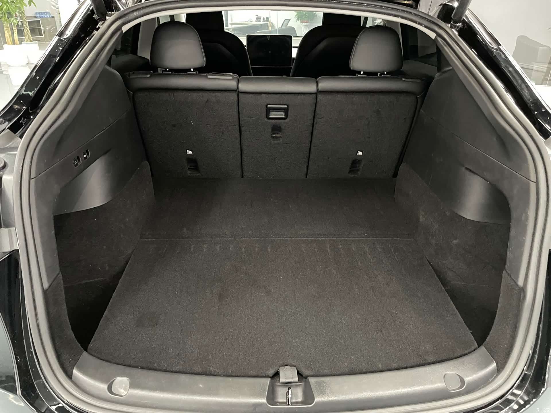 Tesla Model Y, 2023 10