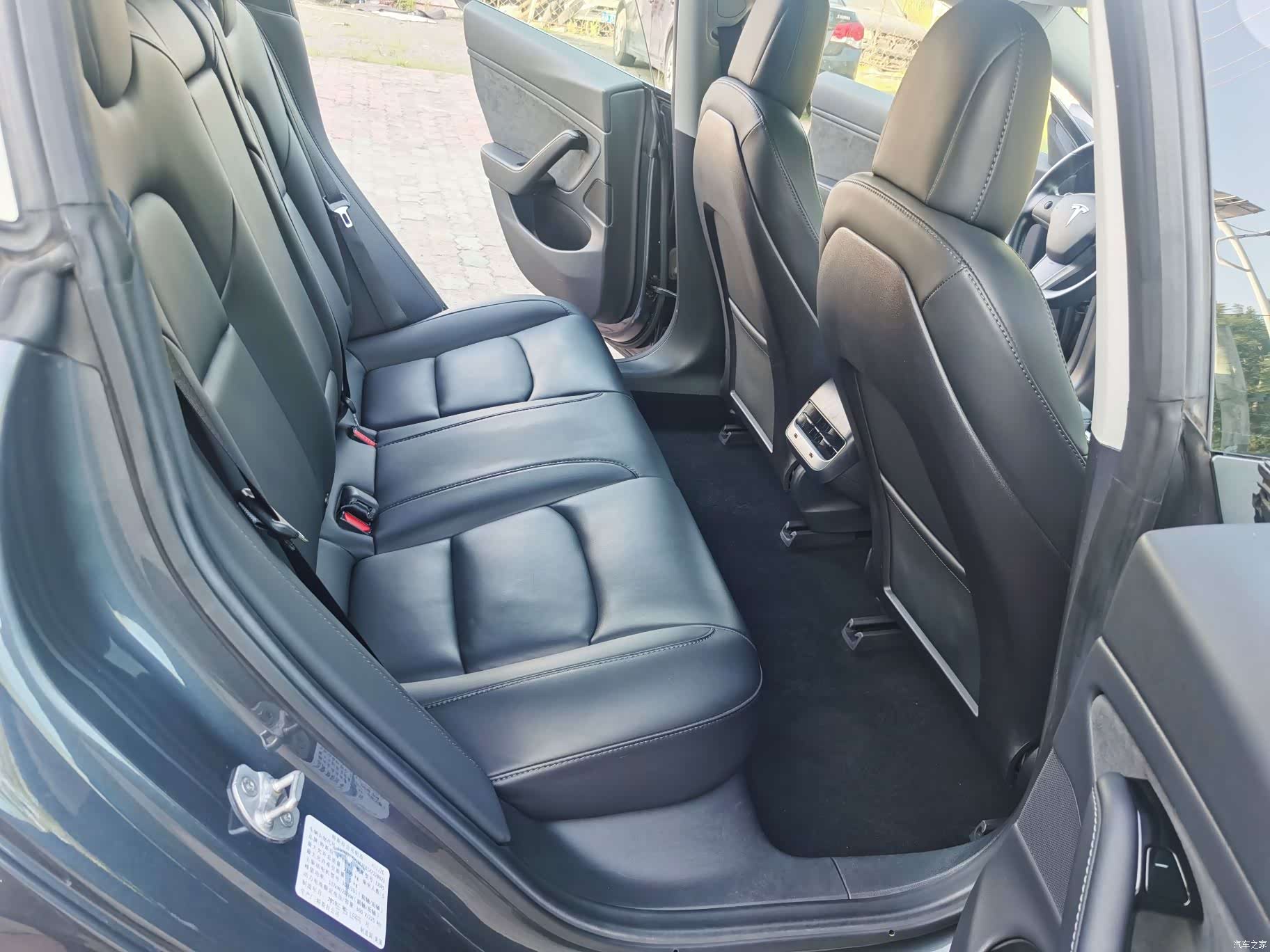 Tesla Model 3, 2019 13