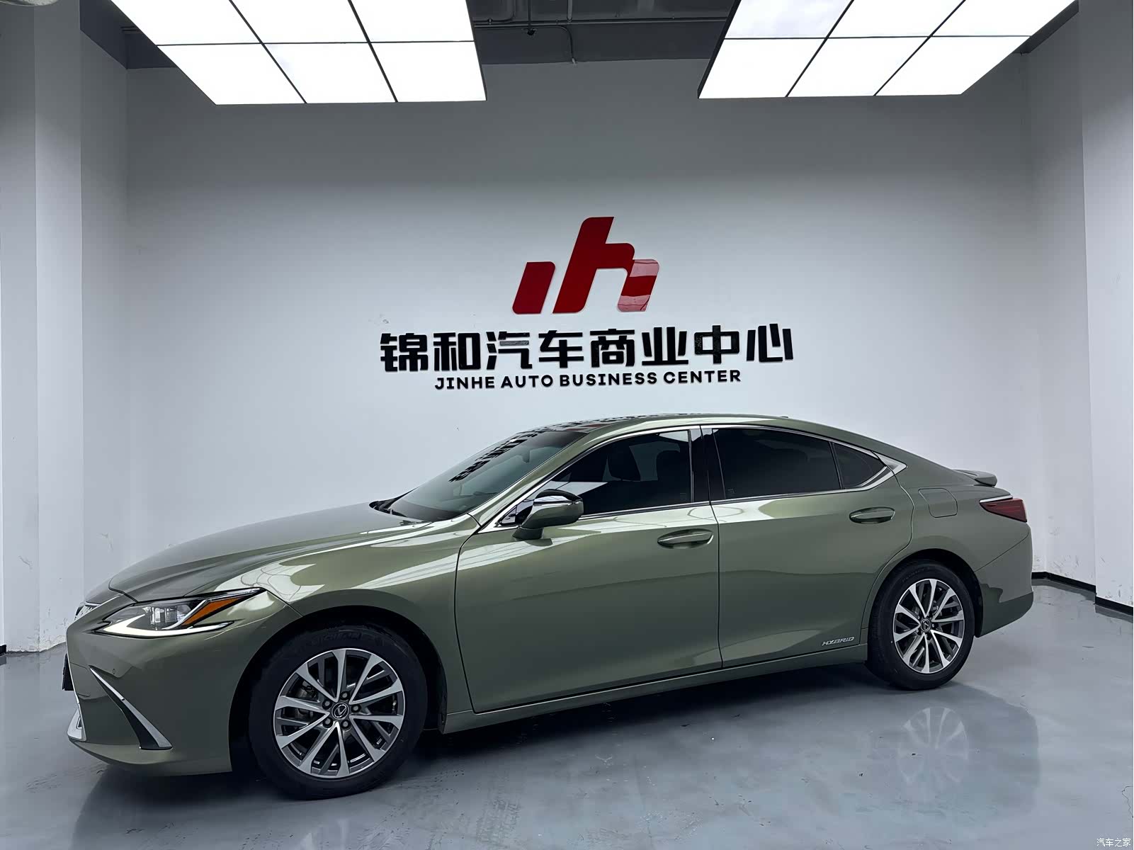Lexus ES, 2022 все фото