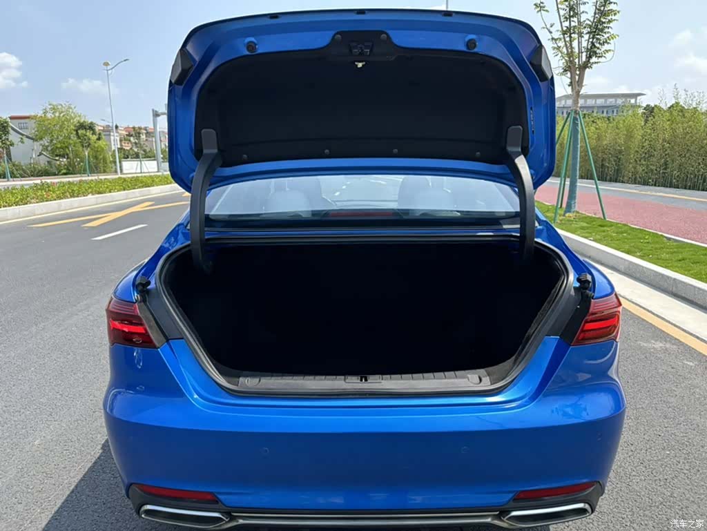 Geely Binray, 2018 17