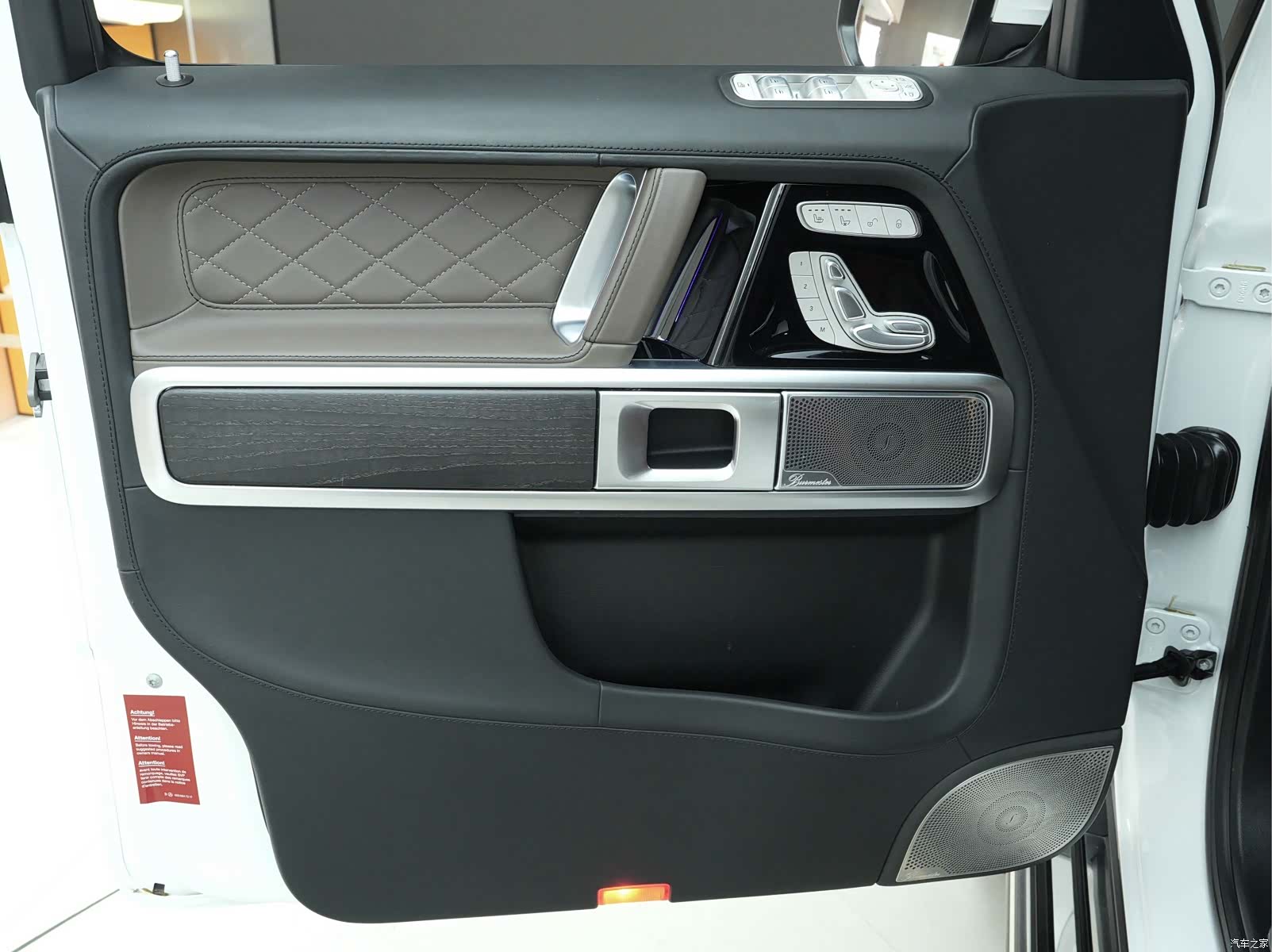 Mercedes-Benz G-Class, 2023 14